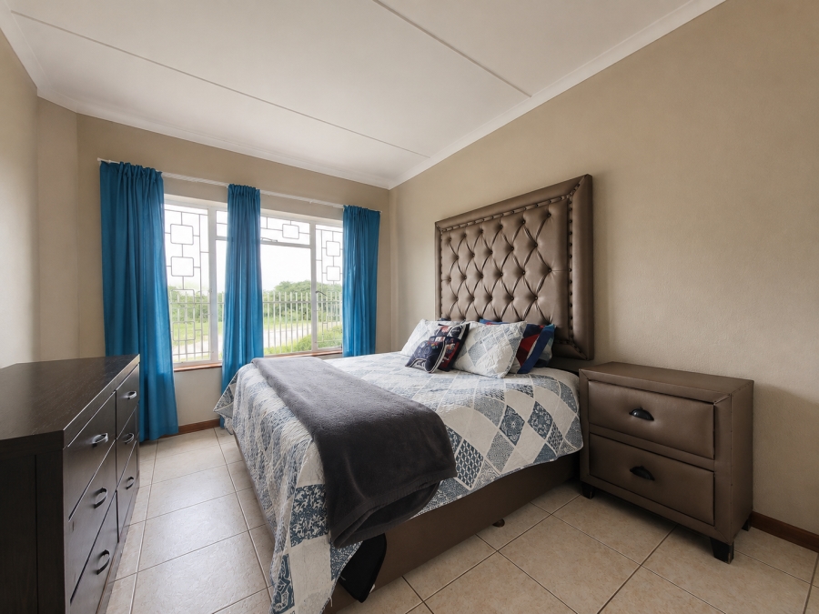 To Let 3 Bedroom Property for Rent in Aston Bay Eastern Cape